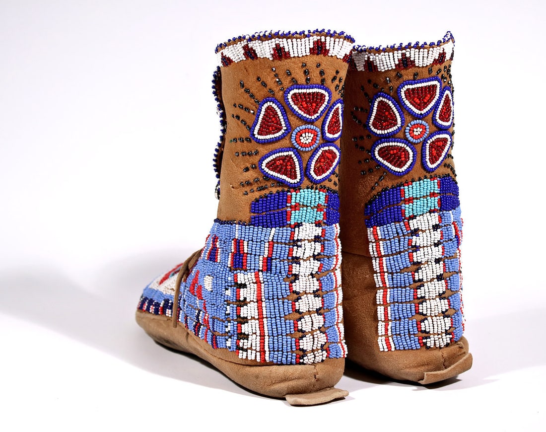 EXCEPTIONAL NATIVE AMERICAN BEADED BOOTS CIRCA 1900'S - 4