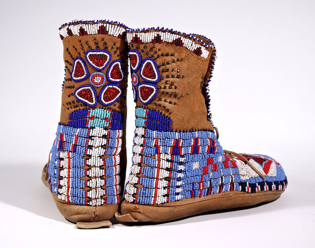 EXCEPTIONAL NATIVE AMERICAN BEADED BOOTS CIRCA 1900'S - 5
