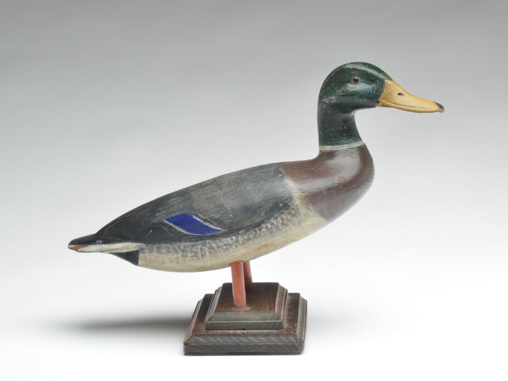 Standing mallard drake, Bob Burke, Wolf Island,: Standing mallard drake, Bob Burke, Wolf Island, Ontario, 2nd quarter 20th century. Standing mallard drake, Bob Burke, Wolf Island, Ontario, 2nd quarter 20th century. 17" long. Scratch feather paint de