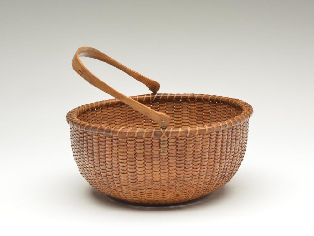 Swing handle style Nantucket basket. (1 of 2)