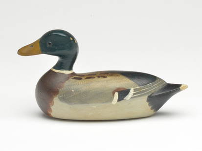 Half size mallard drake, Richard Weeks, Bureau,: Half size mallard drake, Richard Weeks, Bureau, Illinois, 2nd quarter 20th century. 8.5" long. Good comb paint detail and glass eyes. Provenance Otto Meyer collection.