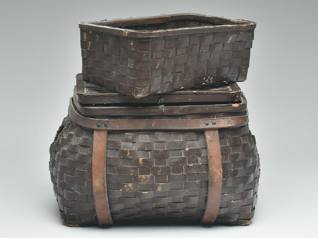 Large red painted creel, 1st quarter 20th century. (1 of 4)