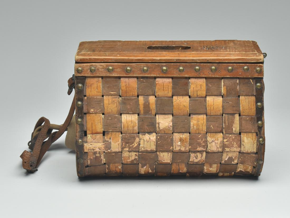 Woven birch bark creel, 2nd quarter 20th century.: Woven birch bark creel, 2nd quarter 20th century. Pine sides and lid with woven pieces of birch bark of contrasting color. Brass hinges and tacks. Measures 12" wide.