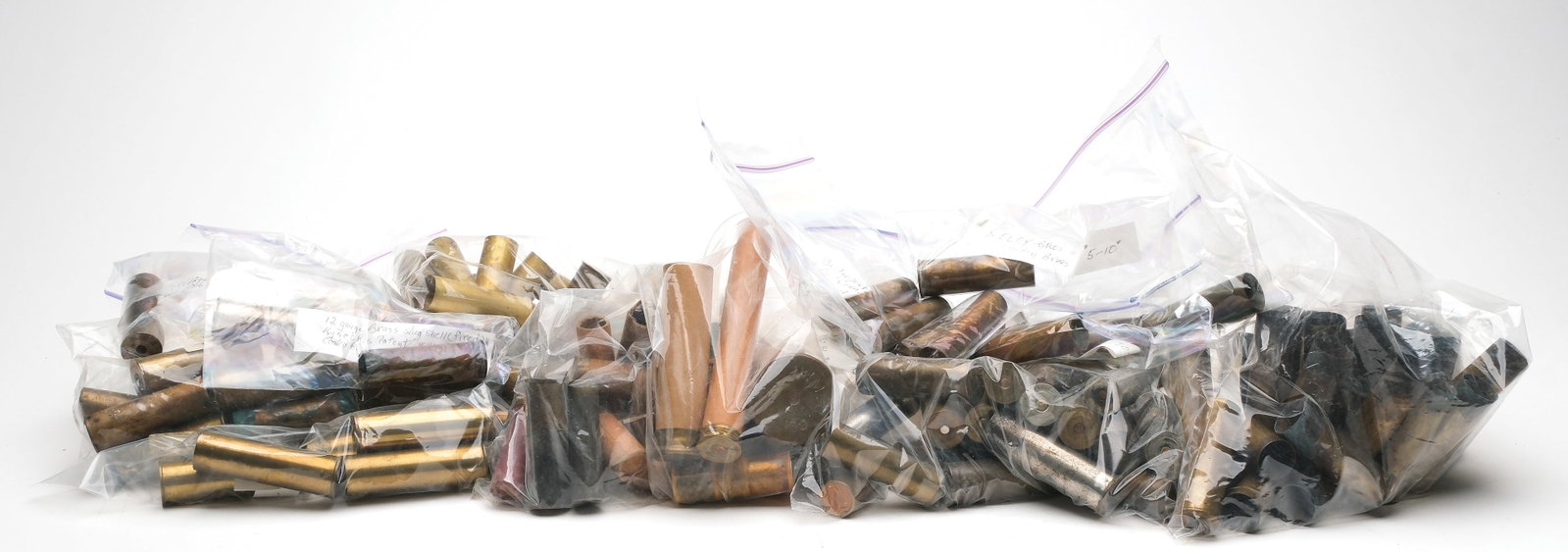 EXTENSIVE COLLECTION OF ANTIQUE AND COLLECTIBLE SHOTGUN SHELLS. (1 of 4)