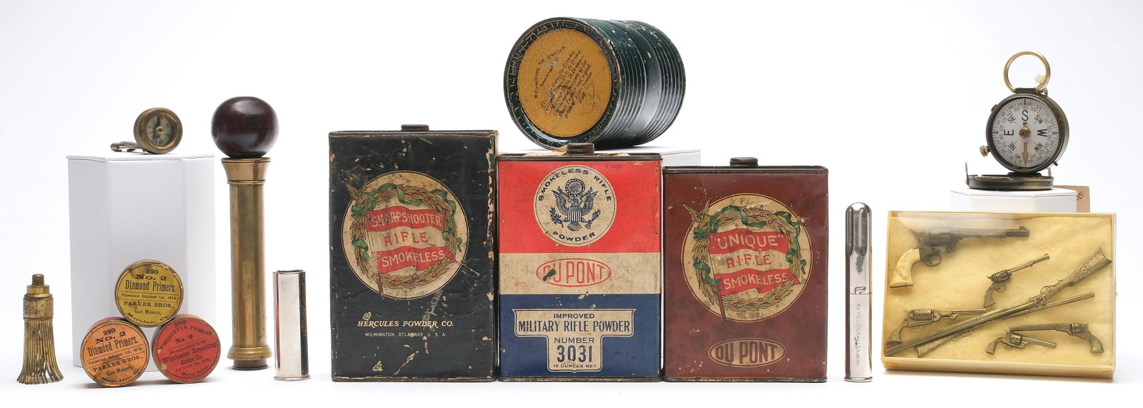 COLLECTIBLE GUN ROOM ACCESSORIES LOT. (1 of 1)