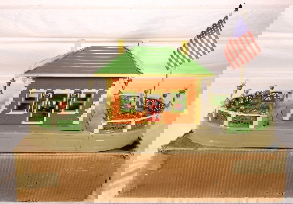 NETTE - Double Boxed LIONEL 129 Terrace: Early Colors, nice plot sections, lights cracked at bases(typical), but super paint, ob missing 1 small flap w/2 inserts, taped, C7! 124 Station both have replaced bulbs, w/white labeled box, 1/2 of 1