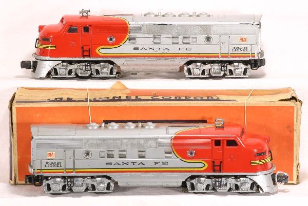 NETTE - Early LIONEL 2333 SF F3 AA Diesels: rubber stamped lettering, trailer has taped ob & insert, C6-