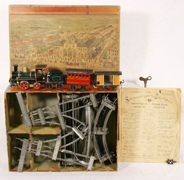 NETTE - Super 1895 Boxed MARKLIN O Ga. Train Set: 0-4-0 Steam Loco & Tender, HP Tin w/CI Wheels, Clockwork working w/key, Coach, dime size flaking on 1 end; Baggage Car, missing wheels, This set is clean and has super patina, Barely used w/track & sw