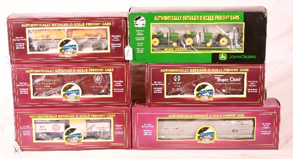 NETTE - 6 MTH Premier Freight Cars:: 9302L Boxcar; 20-97401 Hopper; 93008 Boxcar; 9201L Tank Car; 9303L Boxcar; 98361 Flat w/John Deer Tractors, obs C9