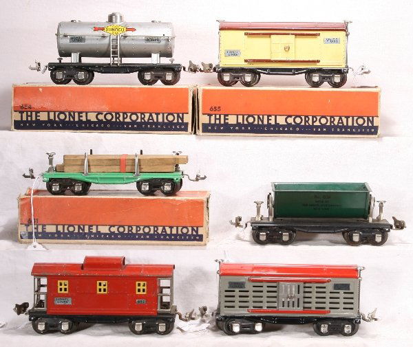 NETTE - 6 LIONEL 600 Series Freight Cars: 651 Lumber; 655 Boxcar; 654 Tank car all w/rough obs; 656 Stock Car; 659 Tipple Dump; 657 Caboose, C6