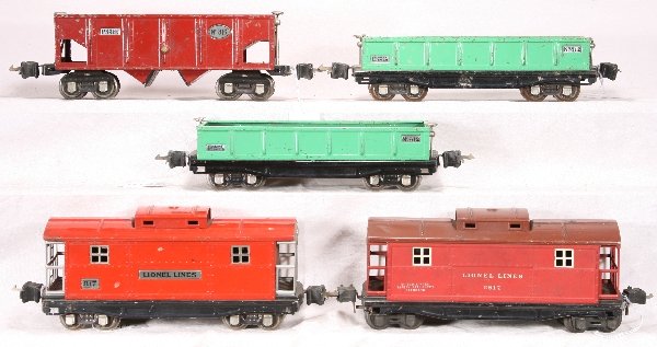 NETTE - 5 LIONEL 800 Series Freight Cars:: 2 #812 Gondolas; 816 Blood Red Hopper; 817 Caboose, all MBC; 2817 RS Caboose w/HBC, C5-6