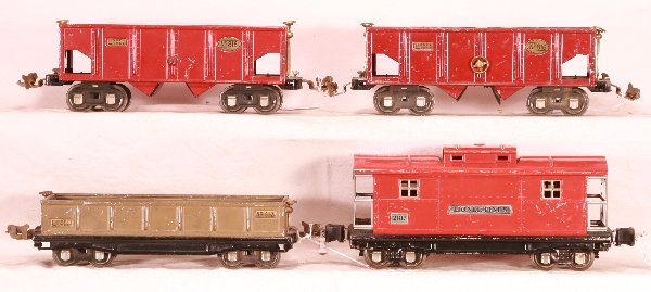 NETTE - 4 LIONEL Pre War Freight Cars:: 2817 Caboose; 2 #816 Hoppers, 1 blood red; 812 Mojave Gondola, C5