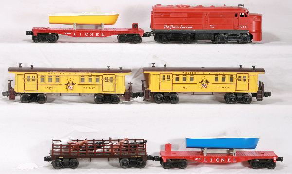 NETTE - 6 Pc. LIONEL Lot: 1055 TS Alco A Diesel; 2 #6801 Flats w/repro boats; 1877 Flat w/Horses; 1866 Baggage Car, 1 broken railing, chipped roof corners, C4; 1876 Baggage Car, o/w C6+