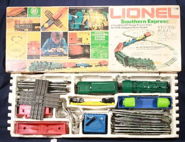 NETTE - LIONEL Southern Express Set: 8302 loco; tender has SOS; 9020 flatcar;9136 gondola; 9013 hopper; X9066 Caboose; Complete with transformer and track. C7