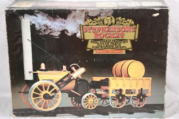 NETTE - HORNBY Stephenson's Rocket:: Nice piece but the paint on the tender is cracking and falling off. It looks like some minor pieces may be missing, C4