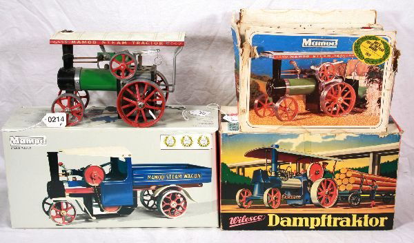 NETTE - 4 Piece Live Steam Lot: 2 Mamod TE1A Traction Engine 1 with ob; 1Mamod SW1 Steam wagon with ob; 1 WILESCO dampftraktor with ob. C6