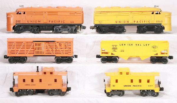 NETTE - 2 LIONEL 3-Car Diesel Sets: 202 UP Alco A, painted on black mold; 6646 Stock Car; 6057 Caboose, made deluxe; 1065 UP Alco A Diesel, painted on gray mold; 6076 LV Hopper; 6167 UP Caboose, C6+ Pretty!