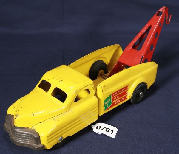 NETTE - BUDDY L Emergency Wrecker Truck:: Circa 1940s, 17" overall length, original boom & hook, grill plating worn, rubber wheels, o/w C6+