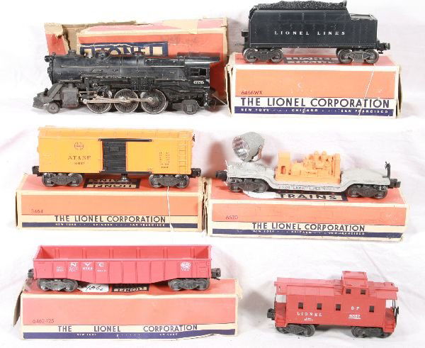 NETTE - 6 Pc. Boxed LIONEL Steam Freight Set: 675 Loco, missing 1 jewel, cab touched up, C6-; 6466WX tender; 3464 SF Oper. Boxcar; 6520 Searchlight Car; 6462-125 Gondola; 6357 Caboose, obs rough, o/w C6+