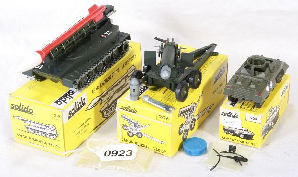 NETTE - 3 Boxed SOLIDO Military Units: 206 250/0 Howitzer, complete w/2 cap bombs, wrench & caps, envelope, ob C9+; 200 M. 20 Combat Car, w/aerials and gun w/envelope, ob C9+; 218 Rough Country Rocket Launcher, w/2-pc rocket, ob w/insert,