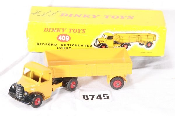 NETTE - Boxed DINKY 409 Bedford Lorry:: Articulated version, a few small chips, but clean & shiny, ob C8
