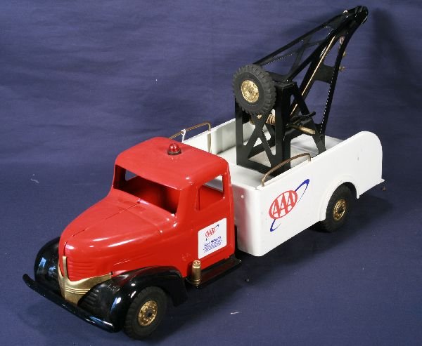 NETTE - Custom AAA Tow Truck Display Model:: Pressed Steel, 20" L, Lumar wheels, was used in AAA Office in Florida in the 1980s, C8 Cool!