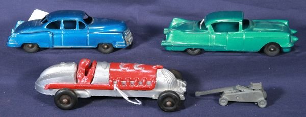 NETTE - 4 Pc. Cast Vehicle Lot:: 2 Structo Cars(used on auto-loader); Hubley #22 Racer, part CI, Cool Diecast car jack, working ratchet action, C7-8