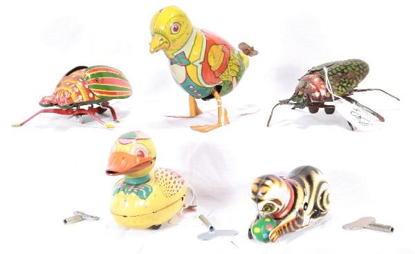 NETTE - Tray Lot 5 Wind-up Toys: 2 Beetles, early one windup works mostly; Dressed Chick, probably Chein, working; Tin cat w/ball, unmarked, working w/key; K Japan Friction duck, working SOLD AS-IS