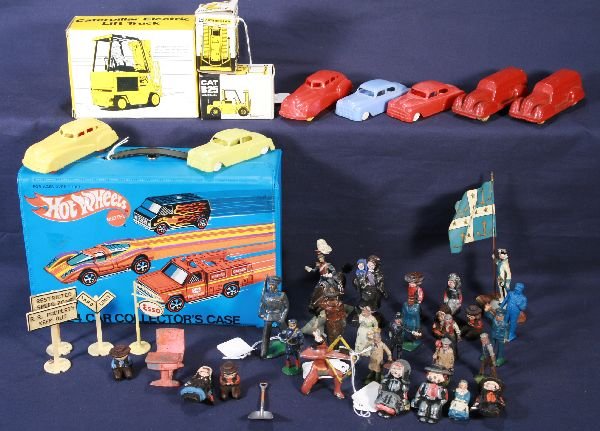 NETTE - Tray Lot Small Vehicles:: 3 Boxed NZG Construction toys; Renewal, Plasticville & Sun Rubber Vehicles; Misc figures & Amish souvenirs, Mignot French Flag bearer; 1975 Hotwheels case w/racks, etc. SOLD AS-IS