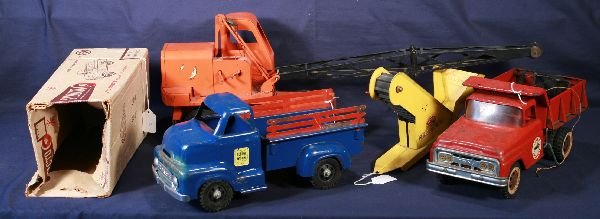NETTE - Tray Lot Pressed Steel Toys:: Structo Pick-up empty box; Doepke Unit Crane w/clam; Tonka Dump Truck w/Sand Loader; Buckeye Stake Truck SOLD AS-IS
