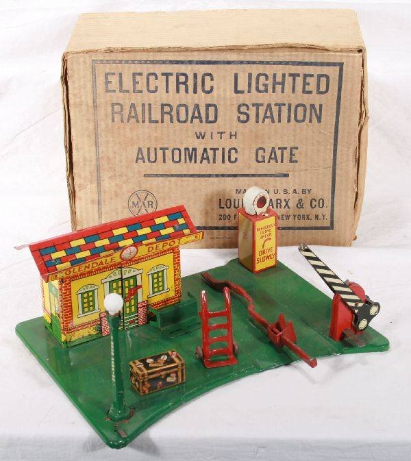 NETTE - Boxed MARX Railroad Station with Gate:: Litho Tin, 14" W, complete w/Handtruck, bench, luggage & activator. Clean & shiny, activator is worn o/w ob, C6