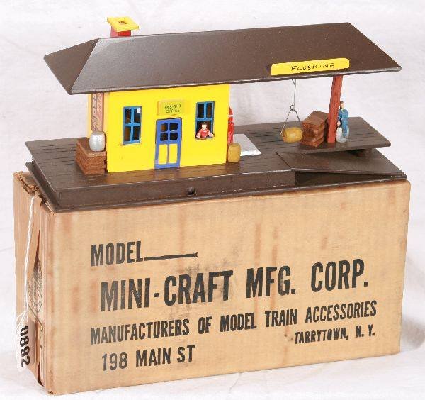 NETTE - LN Boxed MINICRAFT 700 Fgt. Station:: Flushing Sign, complete w/hanging scale, clean & complete, ob C8+