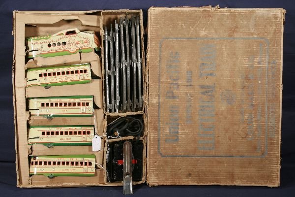 NETTE - Scarce Boxed MARX M10005 Streamliner: Unusual Display insert! UP Diesel, large motor; REA Car; Omaha Coach; LA Coach; Squaw Bonnet Jeweled Obsv, Whistle; T&T w/display insert torn in spots; osb worn, number hard to make out, C7+ Nice exam