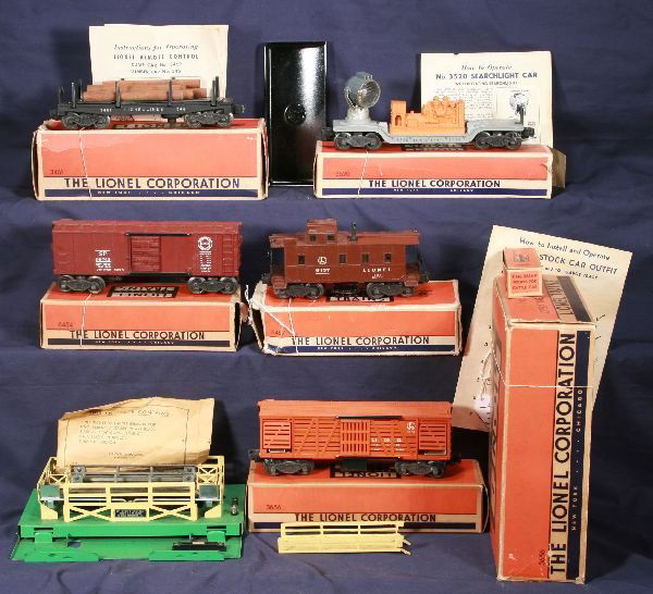 NETTE - 5 Boxed LIONEL Freight Cars: 3461 Lumber dump, complete; 3520 Searchlight Car w/instr.; 6454 SP Boxcar; 3656 Cattle Car w/Pen, complete; 6457 Caboose, obs w/some inserts, should clean to C7