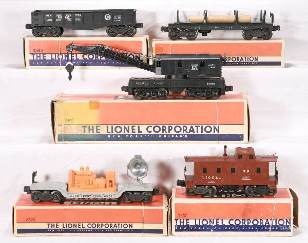 NETTE - 5 Boxed Early LIONEL Freight Cars: 2452 PRR Gondola; 6520 Searchlight Car; 2420 Bucyrus Crane, double arch lettering w/1 insert; 3451 Lumber Dump w/ unusual small X ob, though rough; 2357 Caboose, o/w obs C7
