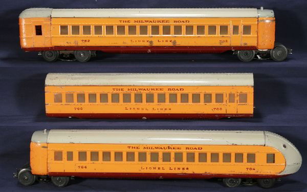NETTE - 3 LIONEL Hiawatha Passenger Cars: 782 FE Coach, casting repaired; 783 Coach; 784 Obsv, bellies fairly straight! w/2 vestibules, o/w C5-