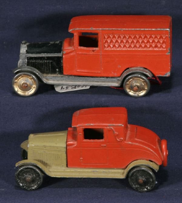 NETTE - 2 TOOTSIETOY GM Vehicles:: Buick Delivery Van, missing 1 fender; Oldsmobile Coupe, o/w C7+