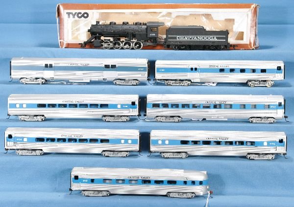 NETTE - 8 Pc. HO Ga. Crystal Valley Pass. Set:: (Locos have been tested on DC analog but are not guaranteed, non working locos have been noted) Tyco Chattanooga 0-8-0 Loco & tender, ob, C8; Crystal Valley Baggage, Combine, 3 Coaches; Diner & Obsv, 