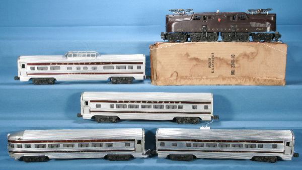 NETTE - LIONEL PRR Congressional Set: 2340 GG-1 PRR, Tuscan 5-stripes 10% of stripes on 1 side & 20% stripes on the other side, original pantographs w/4 insulators missing on one, bat box clean, ob water stained o/w C6; 2542 Betsy Ross Vi