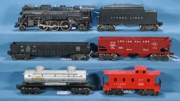 NETTE - LIONEL 6 pc Train Set:: 2026 Engine; 6466WX Tender C5; 6462 NYC black gondola car; 6456 LV maroon hopper car; 6465 Sunoco tank car; 6257 red SP Caboose; C6