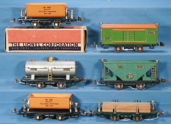 NETTE - 6 LIONEL 800 Series 4-Wheel Cars: 2 #809 Tipple Cars, 1 ob; 831 Lumber Car; 803 Hopper; 804 Tank Car, C6; 805 Boxcar, all copper journals, o/w C7