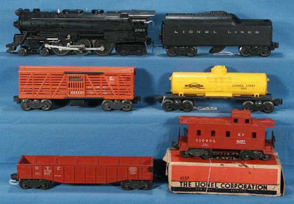 NETTE - 6 Pc. LIONEL Steam Freight Set: 2065 Steam loco; 2046W tender; 3656 Stock car; 6015 unpainted Sunoco tank car; 6462 Gondola; 6257 Caboose w/worn ob, dusty C6