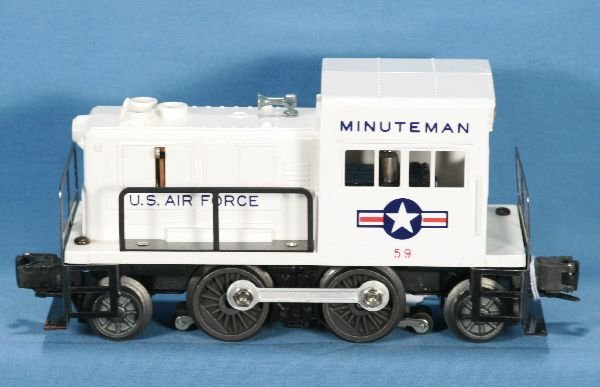 NETTE - Clean LIONEL 59 Minuteman Switcher:: Tough to find! Snow white plastic w/intact struts, minor handrail oxi, o/w C7+