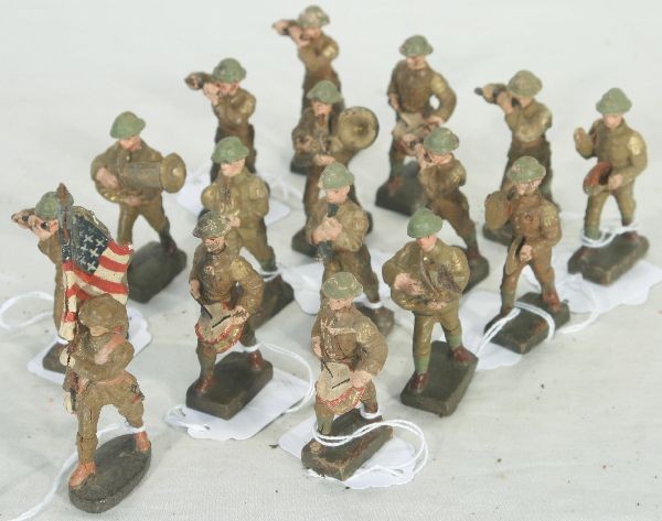 NETTE - 16 Pc. LINEOL US Band:: Flag Bearer; 5 w/Flutes; 1 w/Clarinet; French Horn; 2 w/Tubas, 1 missing horn end; Sousaphone; 3 Side Drummers; 2 w/Symbols, 1 missing, some rust; , over all paint decent, all have some cracking, a fe