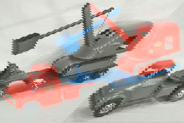 NETTE - Scarce TONKA 120 Low Boy & Shovel: Clean w/nice decals, scarce 1954 version w/trailer wheels bellow trailer bed, original shovel treads, some wear to chrome, o/w C7+ Nice Example!