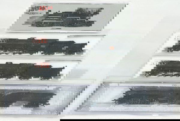 NETTE - 4pc N-Gauge Lot: Spectrum USRA 4-8-2 Heavy Mountain Loco DCC Painted Unlettered w/Vandy Tender; Atlas 41628 Two truck Shay; Kato 126-0211 Heavy Mikado CB&Q; Kato 126-0200 Heavy Mikado Undecorated; w/ Kaydee Couplers;