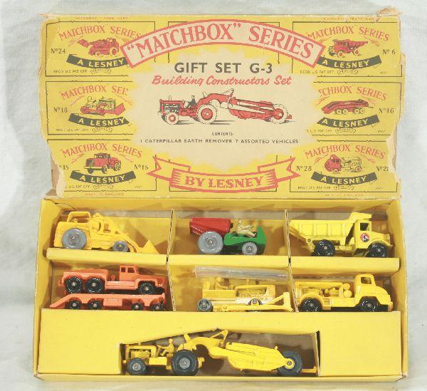 NETTE - Scarce MATCHBOX Early G3 Gift Set:: Building Constructors set- 24 Shovel, GPW; 2 loader, GPW; 6 Dump Truck, BPW; 15 & 16 Tractor & Trailer BPWs; 16 Dozer, treads in pieces; 28 Compressor Truck BPW; 1 Scraper, MW, osb, sleeve shows wear 