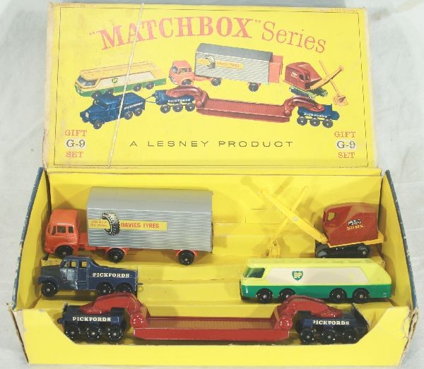 NETTE - Scarce MATCHBOX G9 Major Pack Gift Set:: Includes MP2 Davis Tyre Truck decals 99%; MP4 Ruston-Bucyrus Shovel, missing 1 tread; MP6 Pickfords 20 ton Hauler, decals 90%, tractor is C7+; MP1 BP Tank truck, decals 96%; osb w/insert, sleeve has m