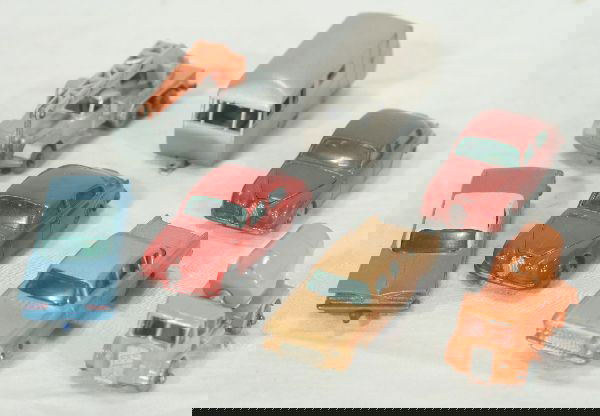 NETTE - 7 Loose MATCHBOX SPWs: Scarce Gold Vauxhall Cresta, C9; 57 Impala; 23 Bluebird Daulphine Trailer; 26 Cement Mixer, C7; 2 #53 Jaguars, 1 metallic red; C7s; 30 Crane Truck, o/w C8