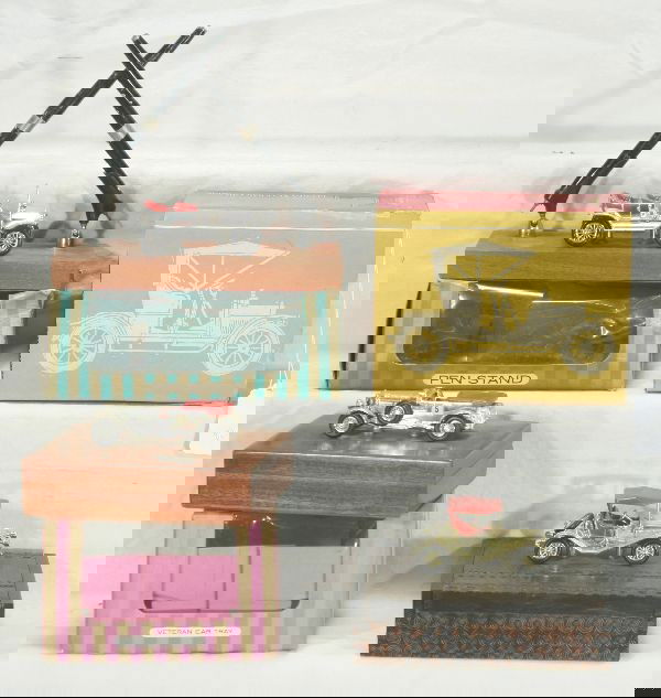 NETTE - 3 Boxed LESNEY Executive Gift Packs: Bentley Trinket Box; OT1S Ford Double Pen set, minor mildew on pens, car missing grill & top, ob cellophane breached; 26-14G Beach Box, obs o/w C8+